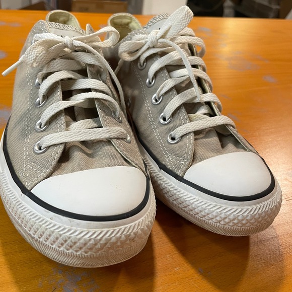 Converse All Star Low Top Sneakers Unisex Gray Canvas Shoes Men 7 Women 9 EUC - Picture 1 of 9